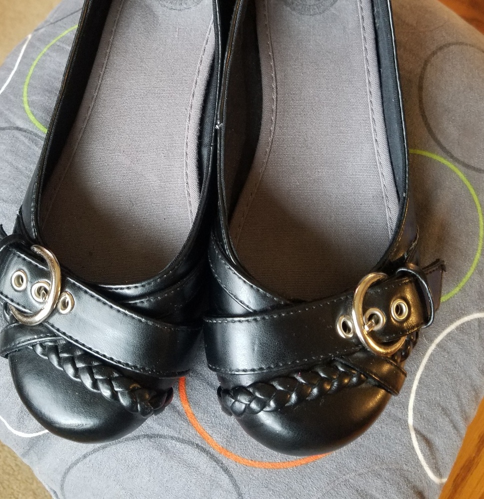 SOLD! SO Tahnee Black Flat Loafer sz5 Med Manmade